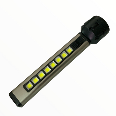 Linterna de mano LED con 4 modos e indicador de nivel de carga