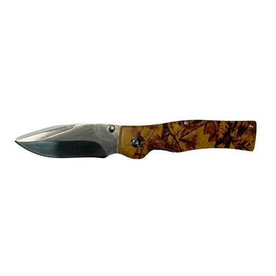 Navaja plegable drop point con acabado camuflado y clip metálico