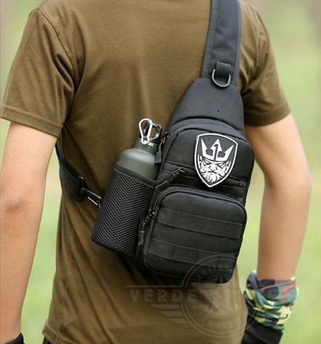 Mochila pechera militar chica cruzada en color caqui tipo mariconera
