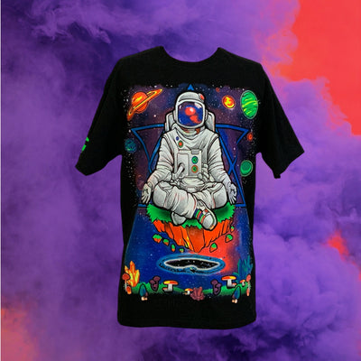 Playera efecto neón luz negra con estampado de cráneo
