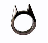 Anillo de autodefensa de acero inoxidable en color negro y plata — imagen 3 de 4