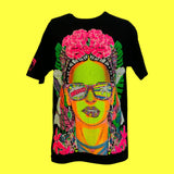 Playera neón luz negra con estampado en relieve de ajolote — imagen 2 de 6