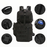 Mochila táctica de 32 litros con sistema molle, porta vaso y correas de pecho y cintura — imagen 2 de 5