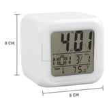 Reloj despertador digital en forma de cubo con luz de colores — imagen 3 de 4