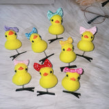 Pollitos amarillos decorativos con broche para manualidades y decoración — imagen 1 de 3
