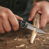 Navaja plegable EDC con grabado de cabeza de perro y cadena — imagen 4 de 4