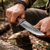 Cuchillo bowie con hoja grabada, mango de madera y funda — imagen 4 de 4