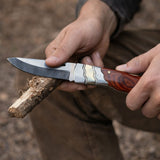 Navaja plegable con mango tipo madera, hoja de acero inoxidable y funda incluida — imagen 4 de 4