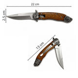 Navaja EDC plegable con mango tipo madera y detalle cabeza de león — imagen 2 de 3