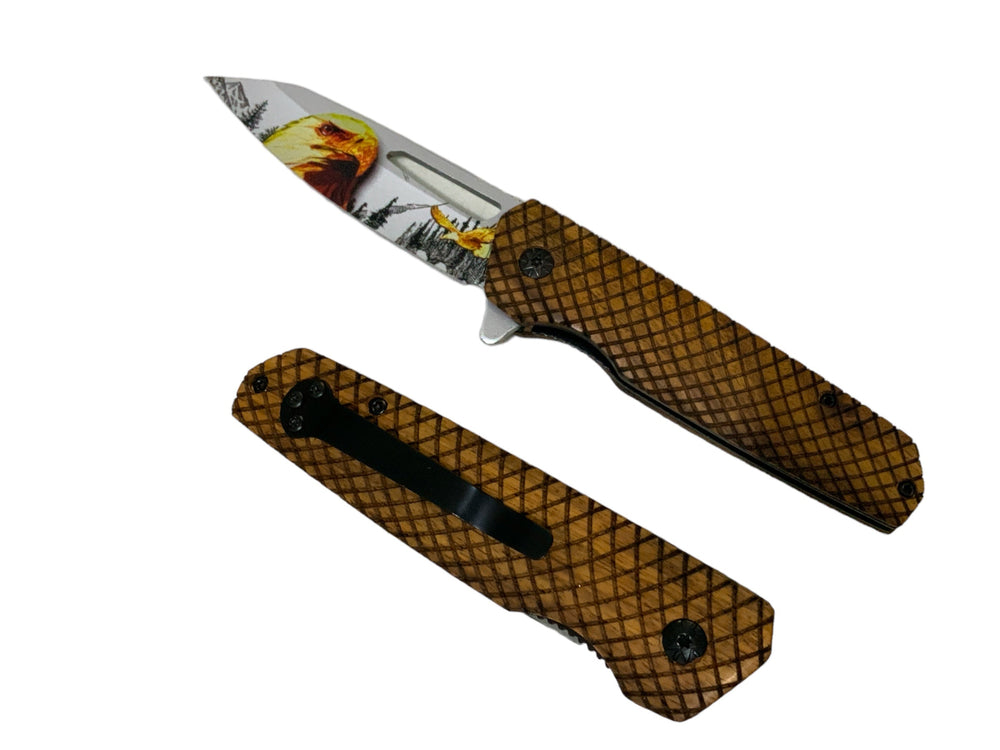 Navaja manual plegable con diseño decorativo de águila