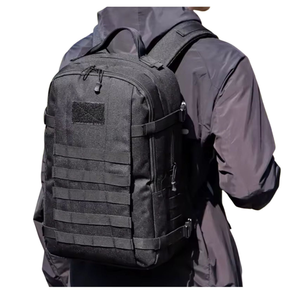 Mochila táctica de 25 litros con sistema molle y espacio para laptop