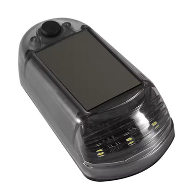 Luz LED solar multicolor con certificación IP66 instalada en vehículo off-road