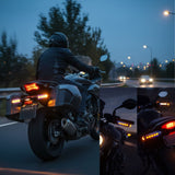 Direccionales LED tipo barra con ámbar secuencial y línea azul para moto — imagen 3 de 5