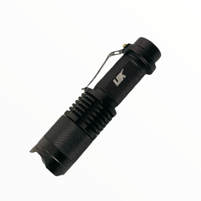 Lámpara LED de 3000 lúmenes con clip integrado y zoom ajustable