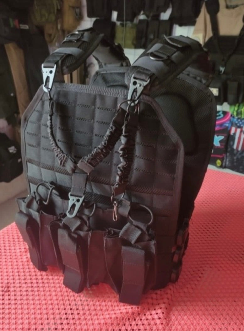 Chaleco táctico con portafusil y porta cargadores, sistema molle, negro