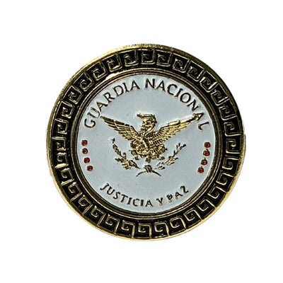 Pin insignia de la Guardia Nacional con leyenda Justicia y Paz