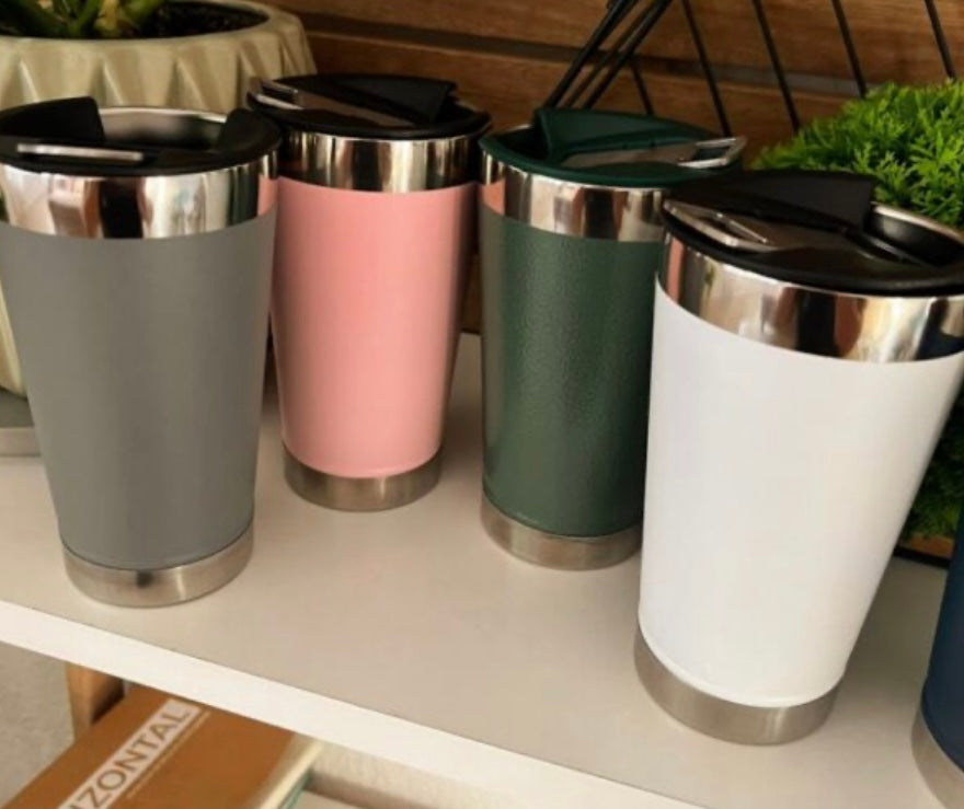 Vaso térmico de 500 mililitros con destapador integrado en la base