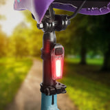Luz trasera recargable con efecto patrulla instalada en bicicleta — imagen 5 de 5