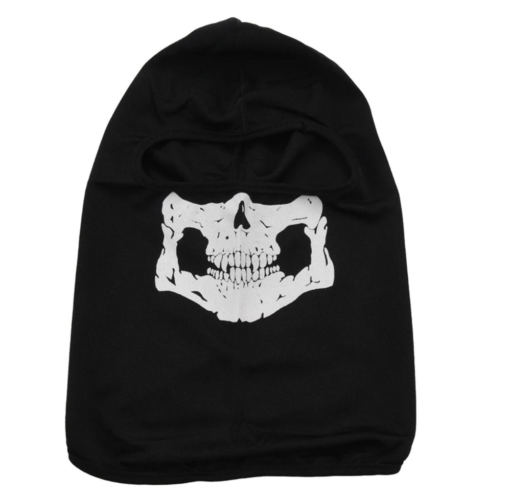 Pasamontañas con estampado de calavera