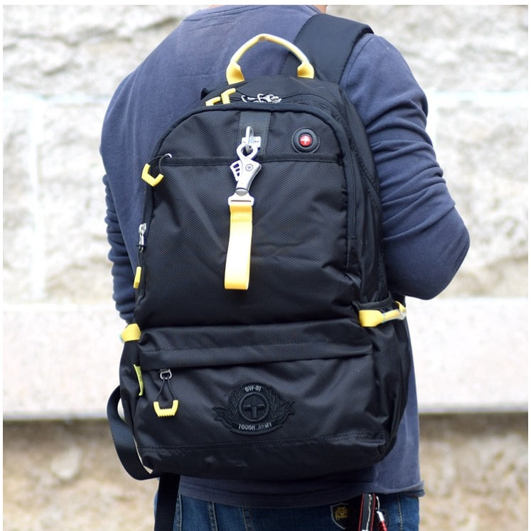 Mochila resistente al agua con gancho de seguridad en verde o negro