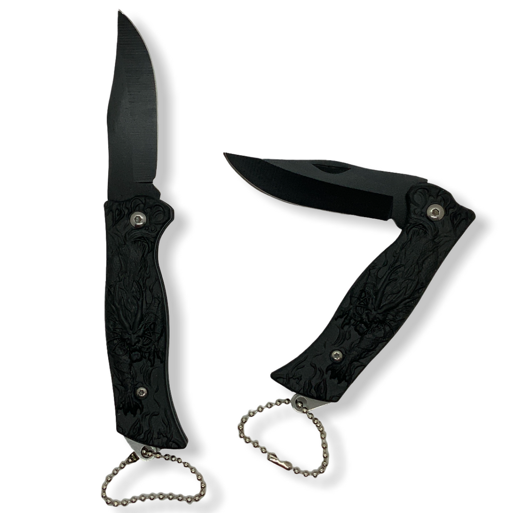 Navaja labrada con relieve 3D y cadena porta llaves color negro