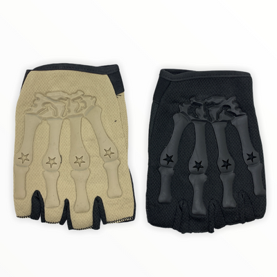Guantes con diseño de calavera y dedos descubiertos en negro