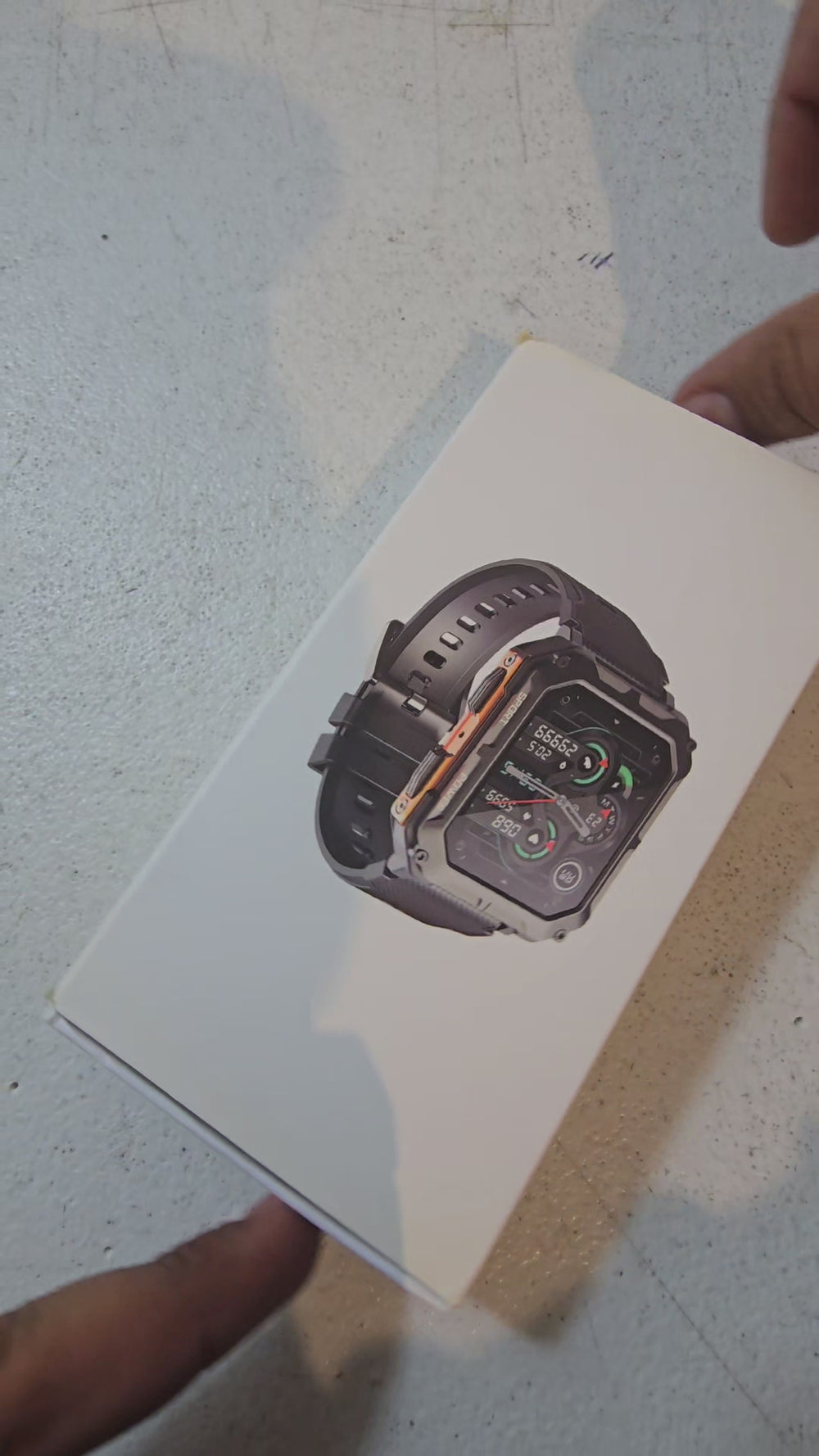 Video del Smartwatch C20 Pro Fralugio: unboxing del reloj inteligente de uso rudo, con pantalla full touch a color y correa de silicón negra